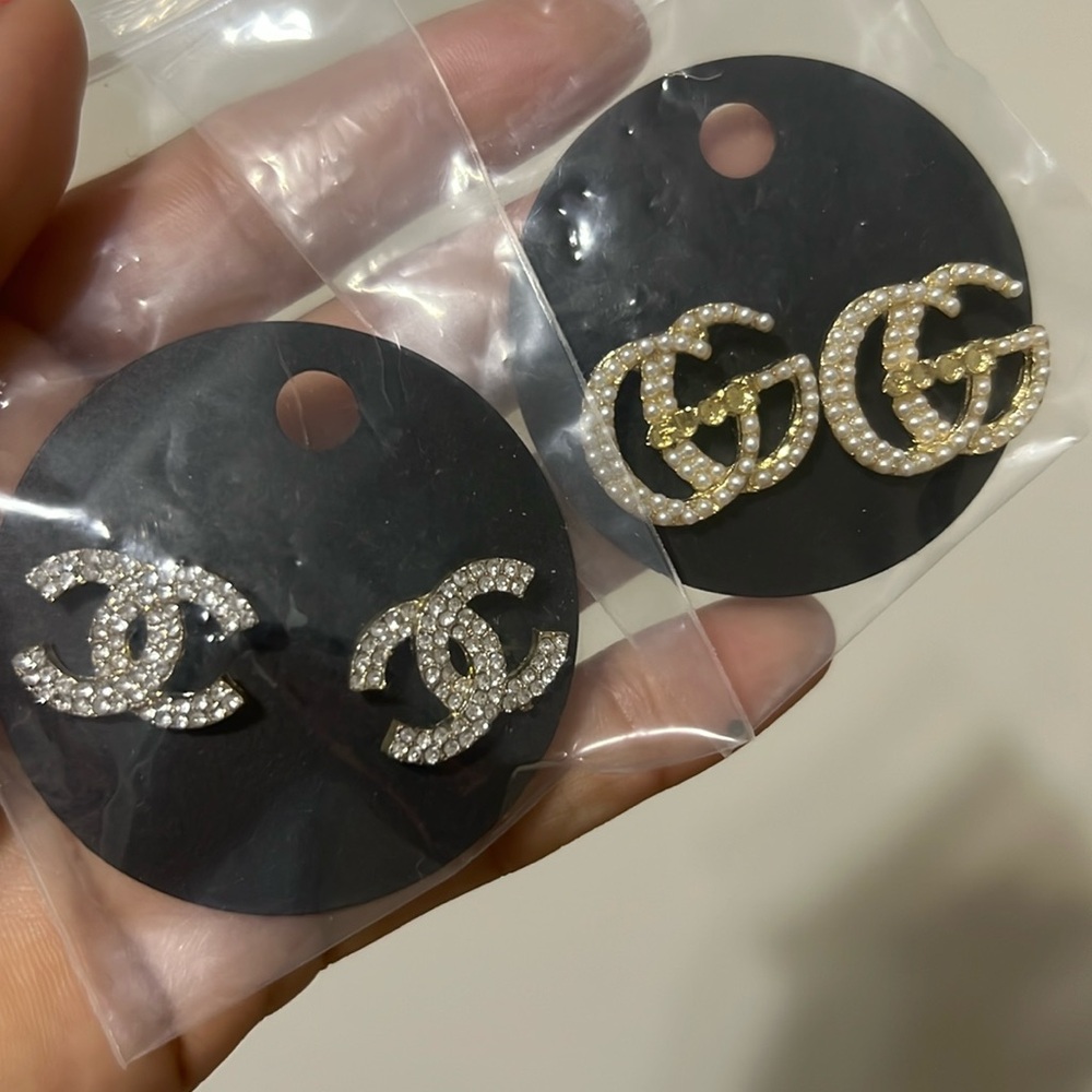 Inspo Earrings 🌺 - Picture 3 of 4
